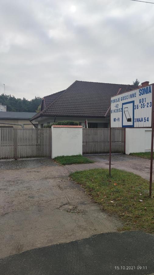 Pokoje Goscinne Sonia Tuszyn Kültér fotó